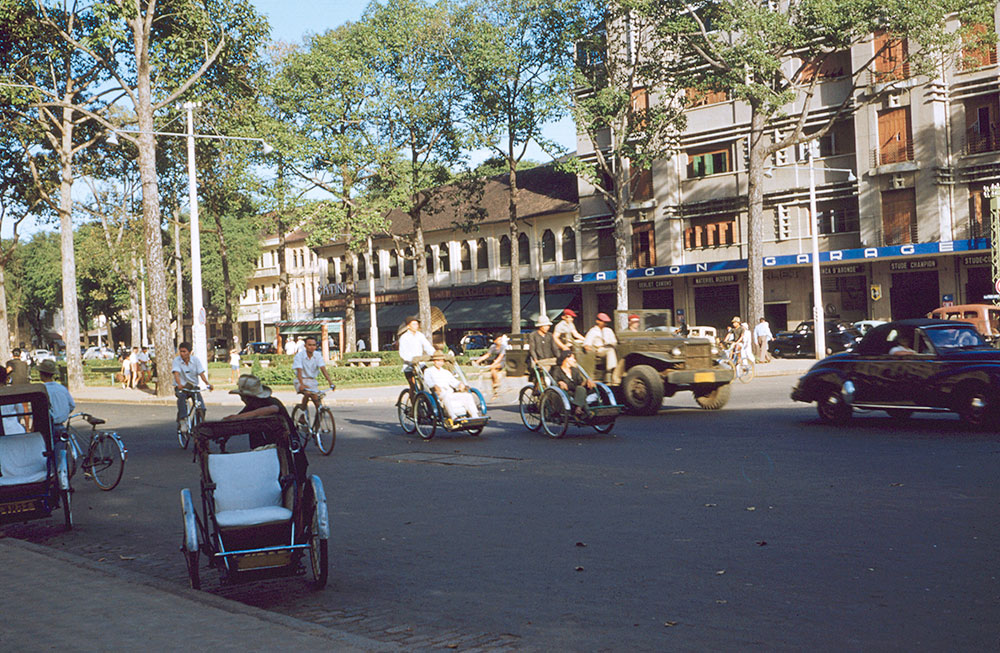 Bộ ảnh màu hiếm chụp cảnh đường phố Sài Gòn năm 1953, tròn 70 năm trước